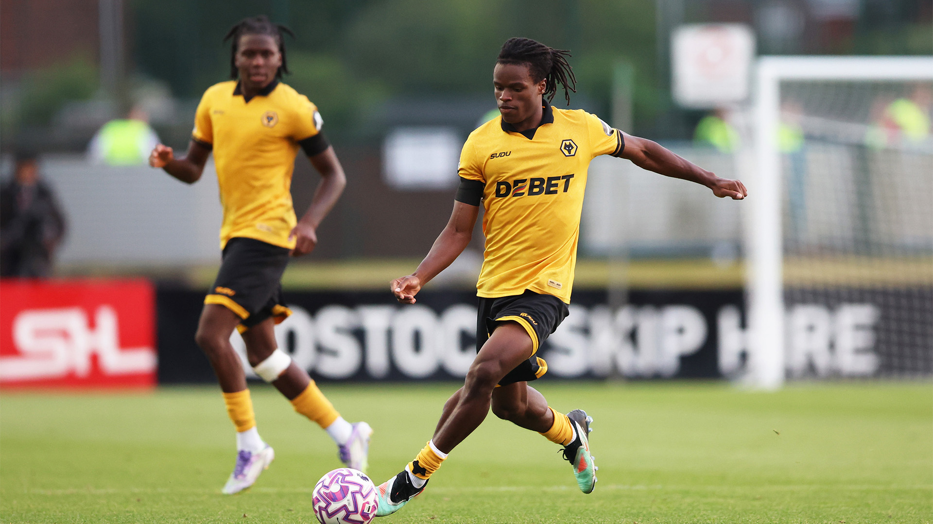 A picture of Dexter Lembikisa playing for Wolverhampton Wanderers.