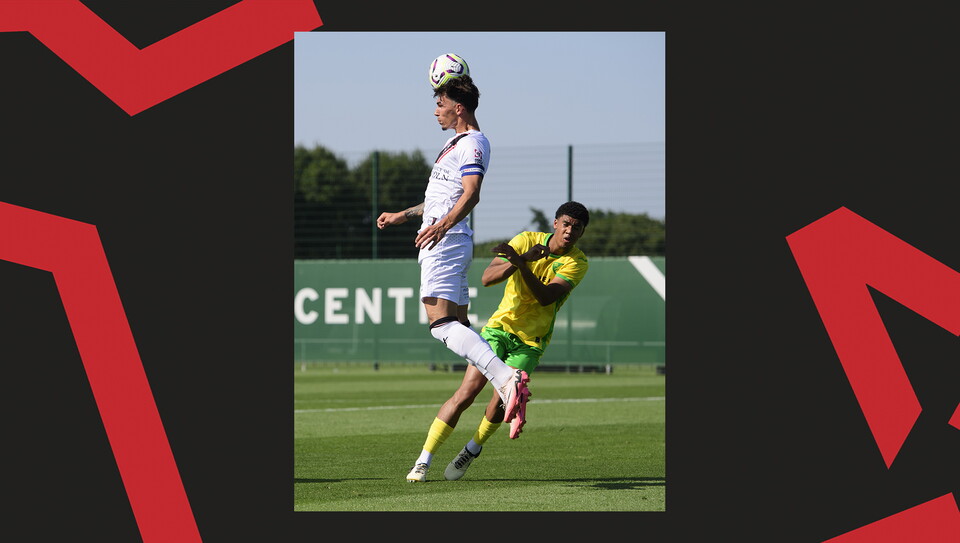 Lewis Montsma wins a header