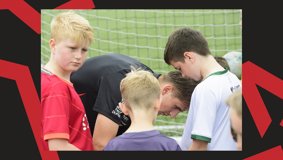 Players visit Holiday Club