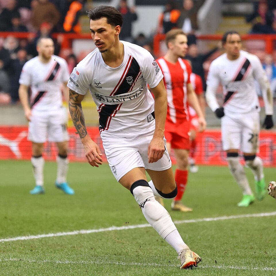 Lewis Montsma celebrates his goal.