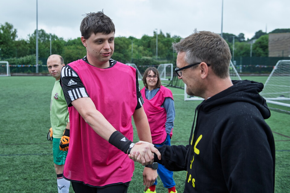 Michael Skubala, head coach of Lincoln City visited the community football session, organised by Lincoln City Foundation, on the 3G at the club’s LNER Stadium