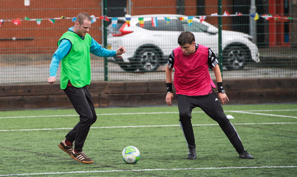 Michael Skubala, head coach of Lincoln City visited the community football session, organised by Lincoln City Foundation, on the 3G at the club’s LNER Stadium