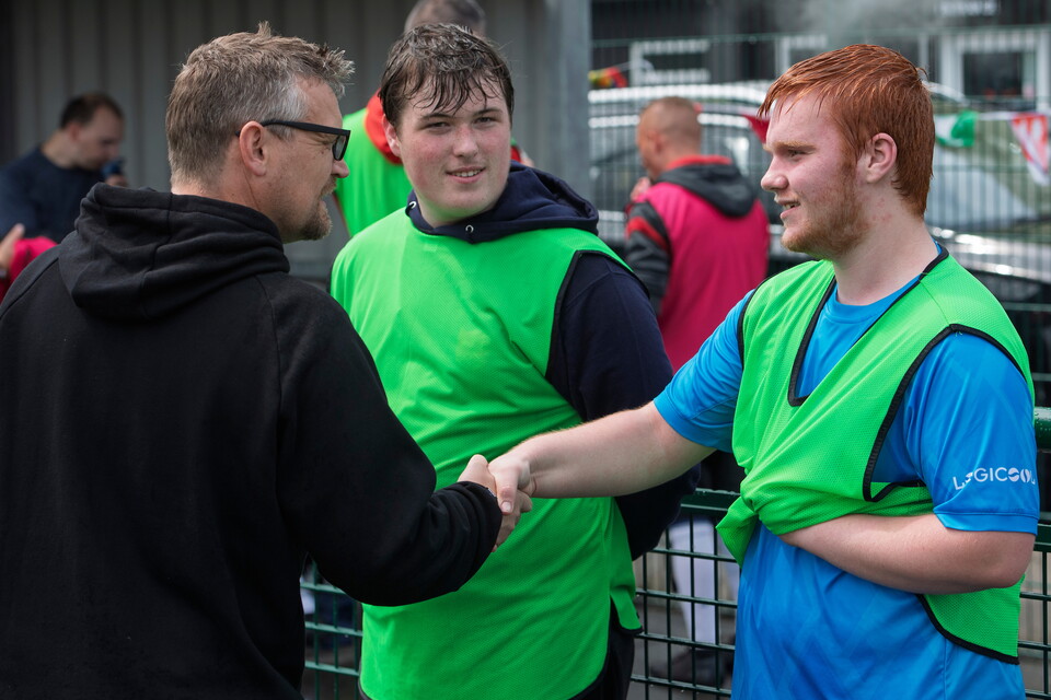 Michael Skubala, head coach of Lincoln City visited the community football session, organised by Lincoln City Foundation, on the 3G at the club’s LNER Stadium