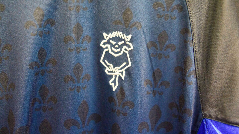 A picture of Lincoln City's 2025/26 away kit. 