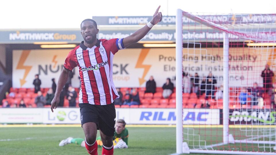 Tendayi Darikwa holds a hand up in celebration after scoring a goal