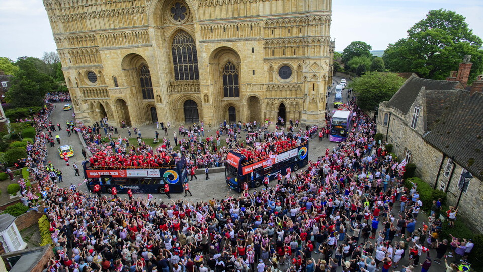 Buses pass Lincoln Cathedral