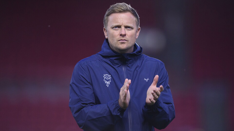 Tom Shaw applauds